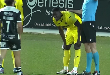 Cựu sao MU ra mắt thảm họa tại CLB mới trong ngày trận đấu gặp sự cố lạ