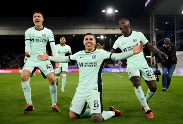 Chelsea ngược dòng derby London kịch tính, chấm dứt chuỗi thua ở EPL