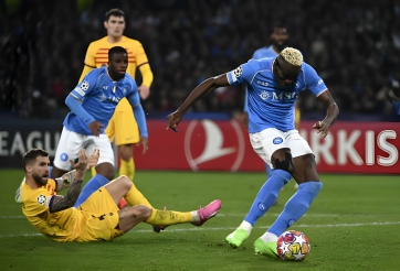 Sai lầm phòng ngự, Barca đánh rơi chiến thắng trước Napoli ở C1