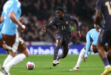 Lần đầu đá chính, Mainoo nhận danh hiệu đầu tiên khi lên tuyển