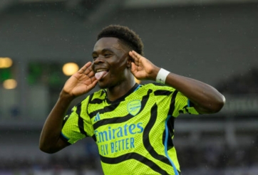 Sao Arsenal nén đau thi đấu với Brighton