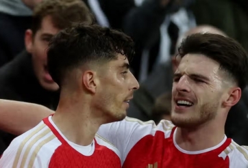 Sao Arsenal trước nguy cơ treo giò trận lượt về với Bayern