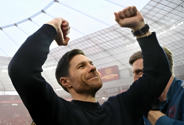 Leverkusen cân bằng kỷ lục bất bại trong ngày lên ngôi vô địch