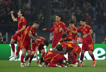 Thi đấu thiếu người, Roma vẫn có vé vào bán kết Europa League