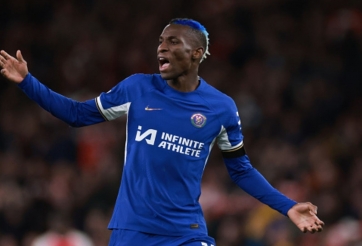 CĐV Arsenal đòi 'đuổi thẳng cổ' một cầu thủ Chelsea