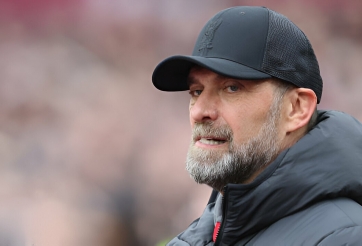 Klopp bảo vệ học trò sau tranh cãi trên sân