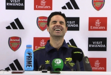 Arteta bật cười khi không nhận được câu hỏi về Champions League