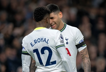 Cầu thủ Tottenham 'va nhau' trong thất bại trước Liverpool