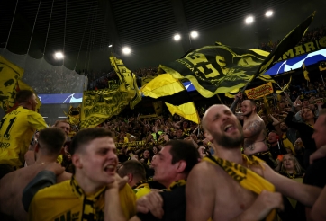CĐV Dortmund ăn mừng chiến tích lọt vào chung kết C1