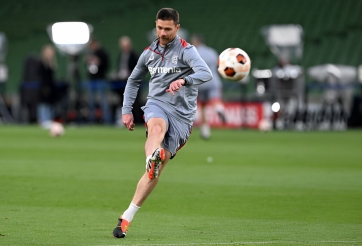 Alonso 'làm mẫu' cho cầu thủ Leverkusen trước chung kết Europa League