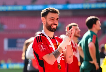 Bruno Fernandes nhận 'mưa lời khen' sau chức vô địch FA Cup