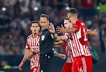 CĐM tranh cãi về bàn thắng của Olympiakos