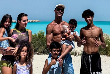 Ronaldo nghỉ 'xả hơi' sau thất bại của Al Nassr