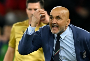 HLV Italia 'sấy tóc' học trò sau chiến thắng ngày ra quân Euro 2024