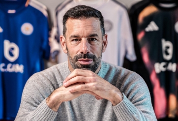 Van Nistelrooy chính thức có việc mới tại Ngoại hạng Anh