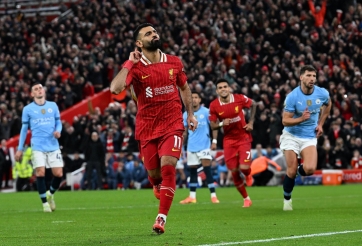 Salah chói sáng, Liverpool kéo dài chuỗi trận tệ hại của Man City