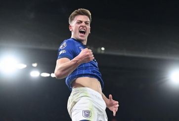 Chelsea tìm kiếm thủ môn, nhắm siêu tiền đạo Ngoại hạng Anh