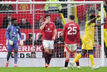 Hàng thủ mơ ngủ, MU thua đáng quên trước Crystal Palace