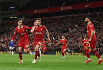 Hạ Everton, Liverpool củng cố ngôi đầu Ngoại hạng Anh