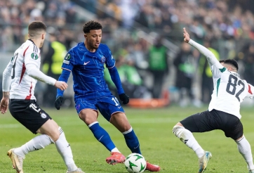 Sancho tỏa sáng, Chelsea đặt một chân vào bán kết Conference League