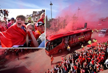 CĐV Liverpool 'trẩy hội' trước giờ vô địch Ngoại hạng Anh
