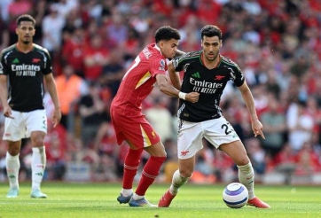 Liverpool chia điểm với Arsenal trong màn rượt đuổi kịch tính