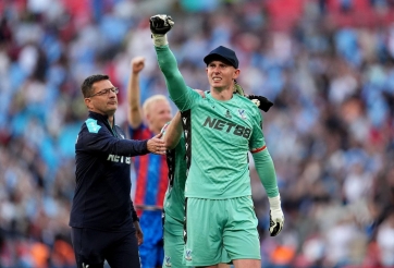 Cựu sao MU thăng hoa, một tay hạ Man City tại chung kết FA Cup