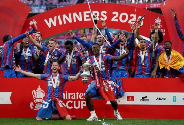 Thua đau Crystal Palace, Man City lỡ hẹn FA Cup