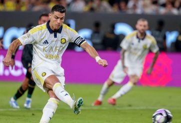 Ronaldo trượt pen rồi ghi bàn, giúp Al Nassr hạ Al Khaleej