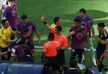 Cựu sao MU 'châm ngòi' trong trận cầu 3 thẻ đỏ tại Club World Cup