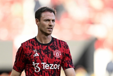 Vừa giải nghệ, huyền thoại MU lập tức tái xuất