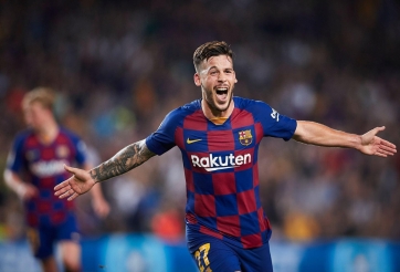 Cựu sao Barca nhập viện vì bị chó cắn vào... 'chỗ hiểm'