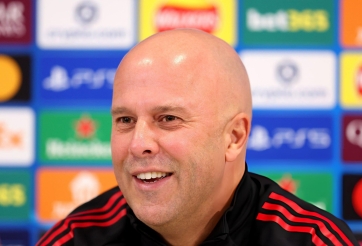 Arne Slot nói cứng trước nguy cơ bị Liverpool sa thải