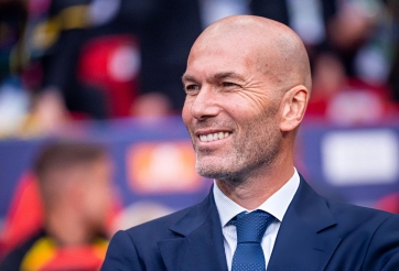 HLV Zidane nói thẳng về khả năng tái xuất Real
