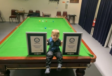 Mới 2 tuổi, fan nhí của MU xác lập 2 kỷ lục Guinness