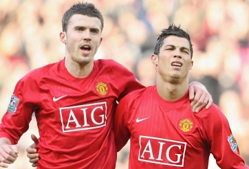 HLV Carrick ngăn cản cơ hội Ronaldo tái ngộ MU