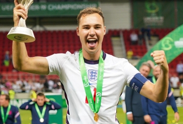 CHÍNH THỨC: FIFA xác nhận đội trưởng tuyển Anh đổi quốc tịch