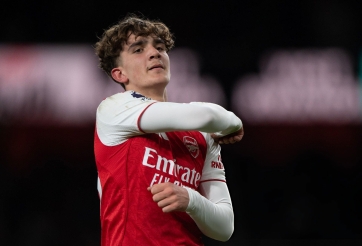 Thần đồng 16 tuổi báo tin đáng lo tới Arsenal