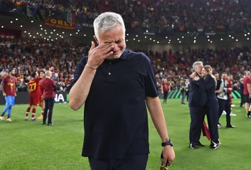 Jose Mourinho bật khóc