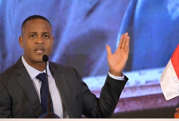 HLV Kluivert nói thẳng về tương lai ngay trước thềm World Cup