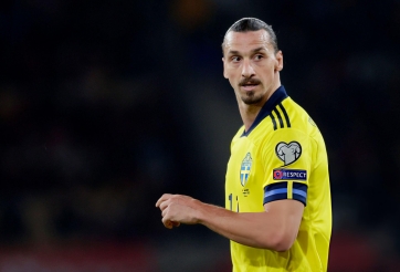 Zlatan Ibrahimovic dọa đá gãy chân đồng đội