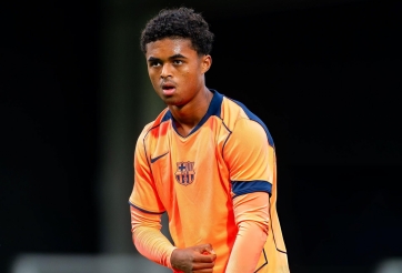 Barcelona ký hợp đồng với Kluivert