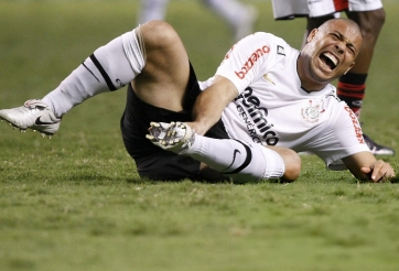 Ronaldo chấn thương vai