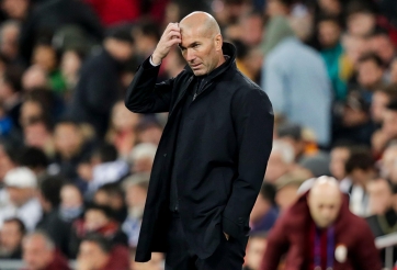 CHÍNH THỨC: Đội cũ của HLV Zidane nhận án phạt nặng từ FIFA