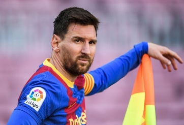 Messi giúp đội bóng mới bám sát Barca