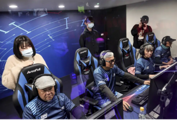 Hơn 90 tuổi nhưng vẫn trở thành nhà vô địch một giải đấu Esports