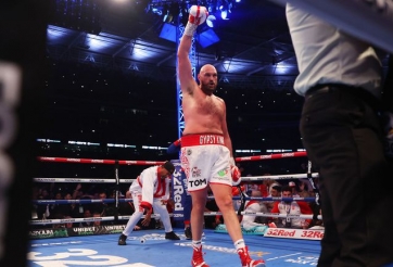 Hạ 'knock-out' Dillian Whyte sau 6 hiệp, Tyson Fury bảo vệ danh hiệu WBC