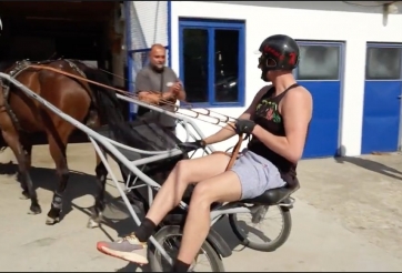 Ngôi sao bóng rổ Serbia nhận MVP giải nhà nghề NBA tại... chuồng ngựa