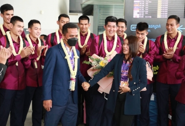 Tuyển bóng chuyền nam Campuchia được thưởng sau HCĐ SEA Games lịch sử