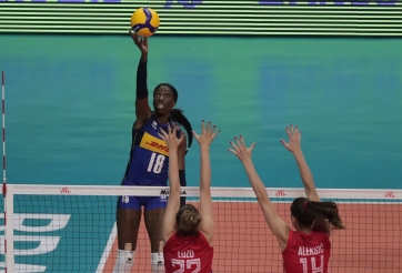 Nữ 'quái kiệt bóng chuyền' cân team giúp tuyển Ý đánh bại nhà ĐKVĐ thế giới